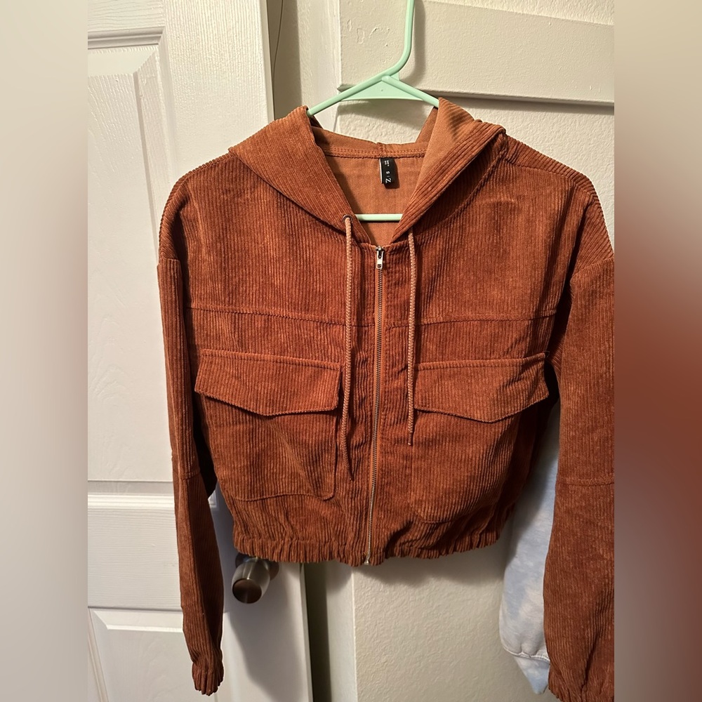 Burn orange cropped sweater.